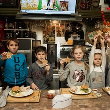 Детский мастер-класс "Собери свой бургер" в "Папаше Билли"
